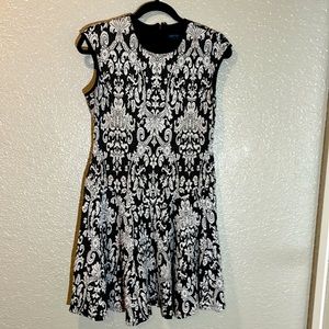 Great Condition, slightly stretchy, a couple of inches above the knee